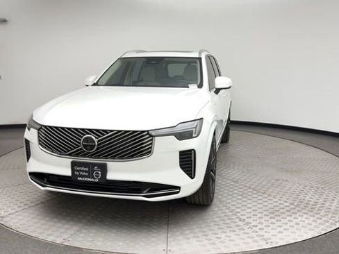 Certified 2025 Volvo XC90 T8 Ultra w/ Lounge Package image 7