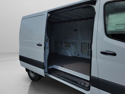 New 2025 Mercedes-Benz Sprinter 2500 image 30