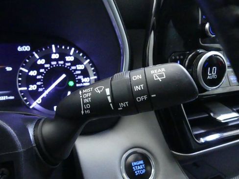 Used 2020 Toyota Highlander Limited AWD/4WD image 18