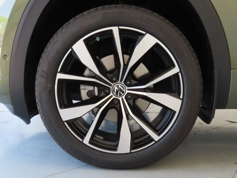 New 2026 Volkswagen Atlas Cross Sport SEL Premium R-Line AWD/4WD image 28