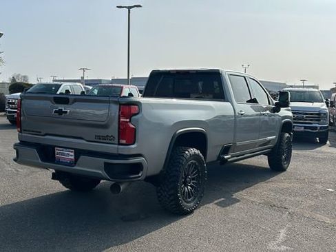 Used 2025 Chevrolet Silverado 3500 High Country w/ High Country Premium Package image 3