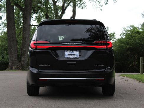 Used 2023 Chrysler Pacifica Limited FWD image 7
