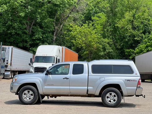 Used 2012 Toyota Tacoma 4x4 Access Cab V6 w/ TRD Off-Road Pkg image 3