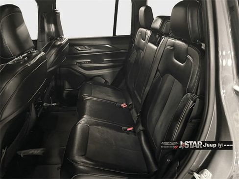 Used 2023 Jeep Grand Cherokee Altitude image 8