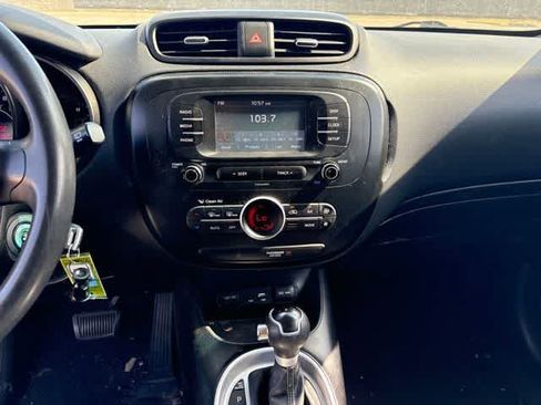 Used 2017 Kia Soul + FWD image 21