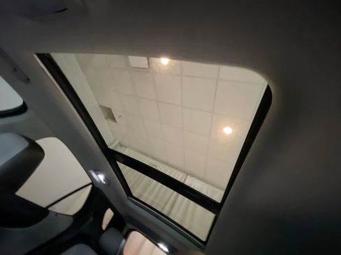 Used 2018 Chevrolet Equinox Premier image 22