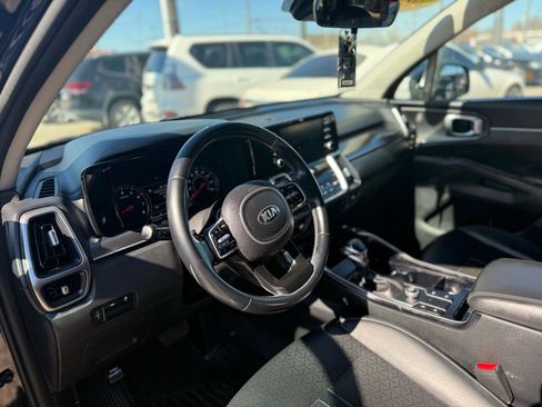 Used 2021 Kia Sorento S image 9