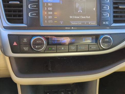 Used 2015 Toyota Highlander XLE image 21