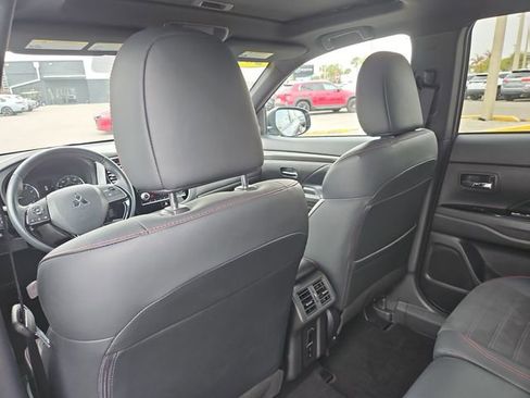 Used 2020 Mitsubishi Outlander SE image 10