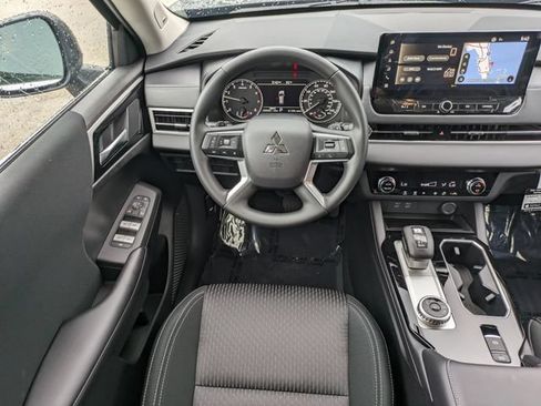 New 2026 Mitsubishi Outlander ES FWD image 15