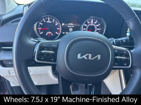 Used 2024 Kia Carnival EX FWD image 22