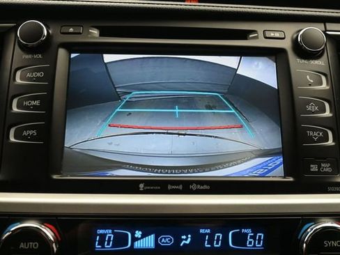 Used 2019 Toyota Highlander SE w/ Nightshade Edition FWD image 36