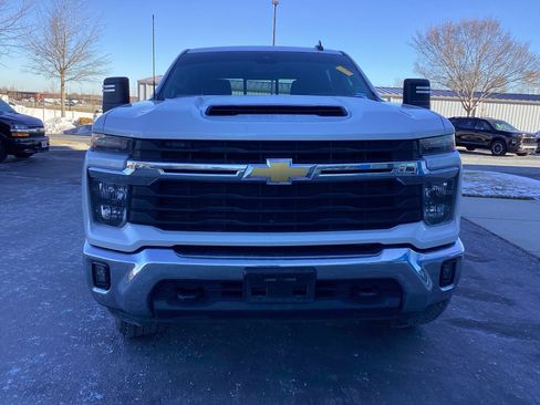 Used 2024 Chevrolet Silverado 2500 LT image 3