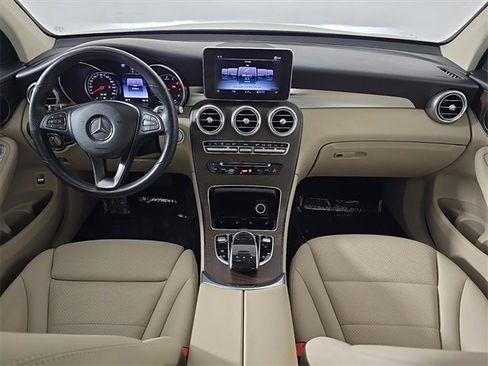Used 2019 Mercedes-Benz GLC 300 4MATIC image 28