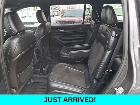 Used 2023 Jeep Grand Cherokee L Laredo image 11