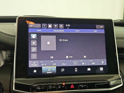 Used 2025 Jeep Compass Trailhawk AWD/4WD image 19