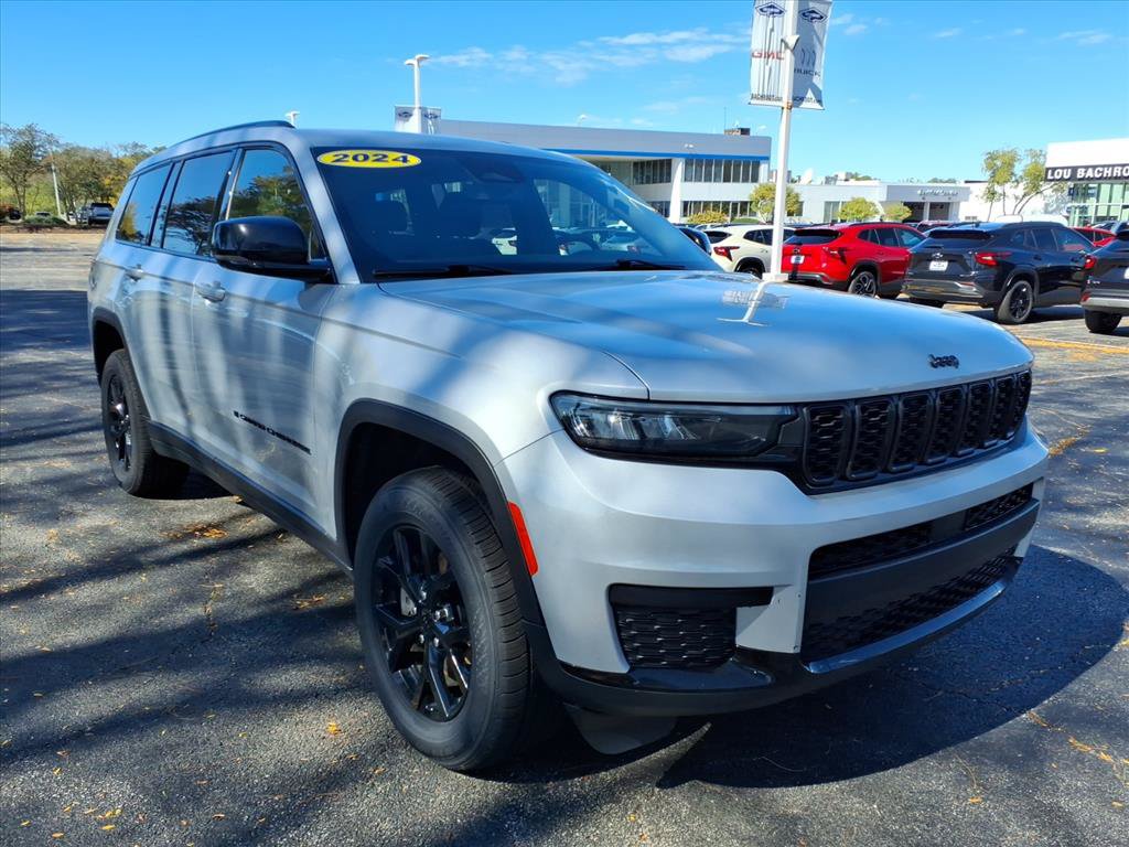 Used 2024 Jeep Grand Cherokee L Laredo AWD/4WD image 1