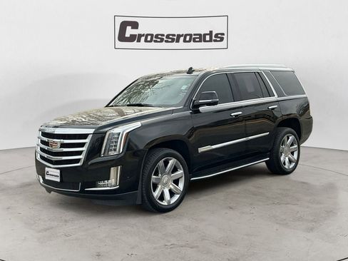 Used 2019 Cadillac Escalade Luxury image 1
