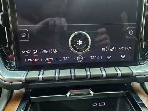 Used 2025 GMC Yukon XL Denali AWD/4WD image 24