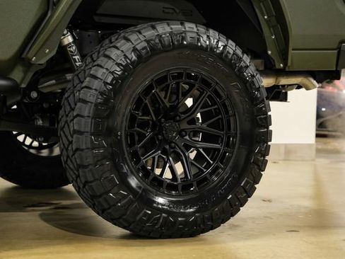 Used 2025 Jeep Gladiator Sport image 10