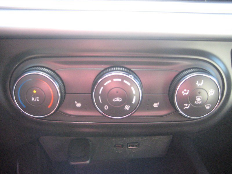 Used 2025 Chevrolet Trax RS FWD image 19