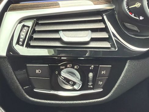 Used 2018 BMW 530e xDrive image 16