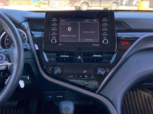 Used 2022 Toyota Camry LE image 6