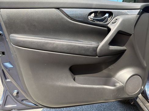 Used 2016 Nissan Rogue SL w/ SL Premium Package FWD image 10