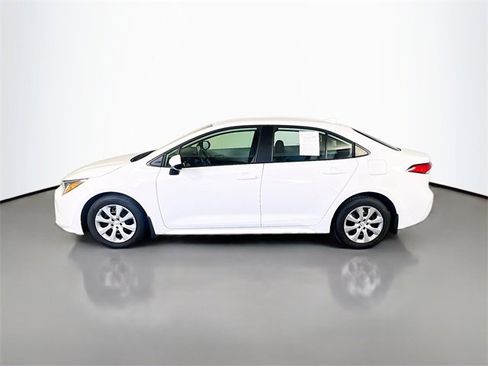Used 2025 Toyota Corolla LE image 4