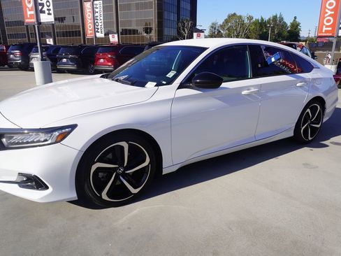 Used 2022 Honda Accord Sport image 5