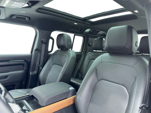 Used 2023 Land Rover Defender 110 S image 33
