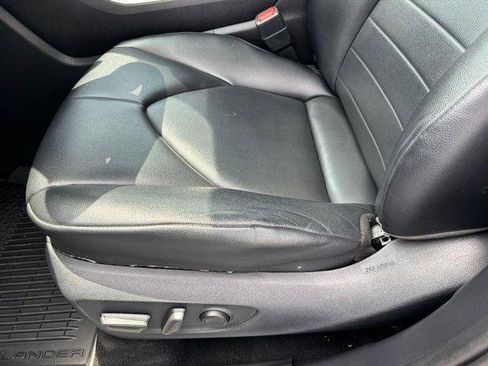 Certified 2021 Toyota Highlander XLE AWD/4WD image 17