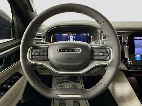 Used 2025 Jeep Wagoneer 4WD w/ Convenience Group I image 11