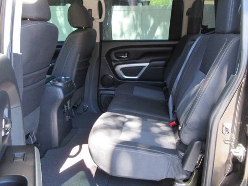 Used 2017 Nissan Titan SV RWD image 13