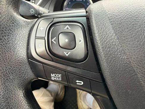 Used 2017 Toyota Camry LE FWD image 29