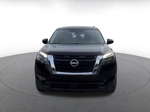 Used 2025 Nissan Pathfinder SV image 4