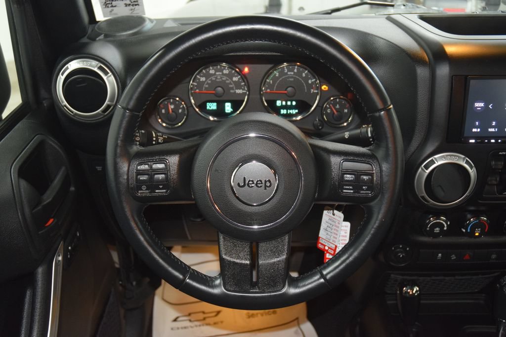 Used 2017 Jeep Wrangler Unlimited Rubicon w/ Connectivity Group AWD/4WD image 34
