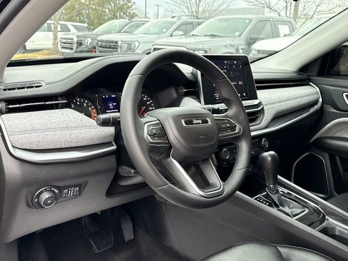 Used 2022 Jeep Compass Latitude image 10