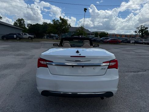 Used 2014 Chrysler 200 Touring FWD image 8