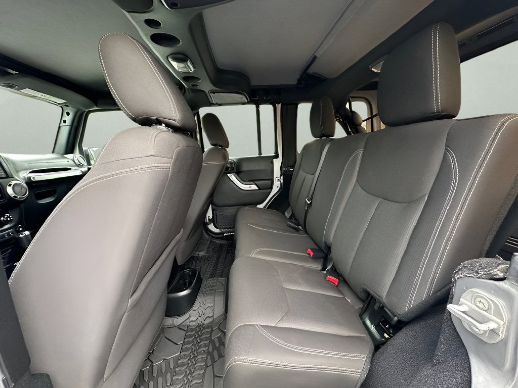 Used 2017 Jeep Wrangler Unlimited Sahara w/ Connectivity Group AWD/4WD image 21