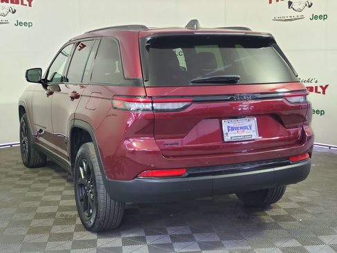 Used 2024 Jeep Grand Cherokee Altitude AWD/4WD image 4