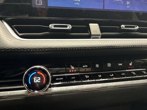 Used 2025 Chevrolet Equinox LT w/ Convenience Package II image 42