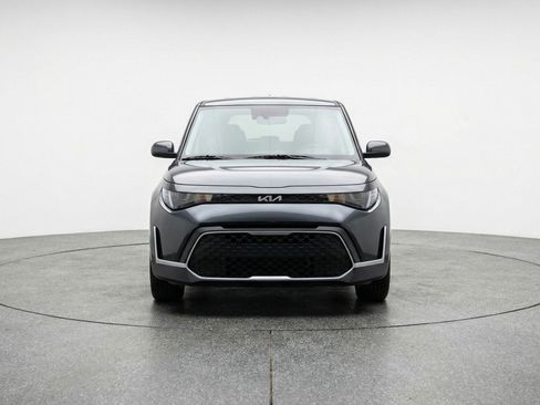 Used 2025 Kia Soul LX w/ LX Technology Package FWD image 2