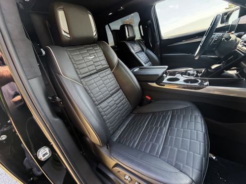 Used 2025 Cadillac Escalade Sport Platinum AWD/4WD image 20