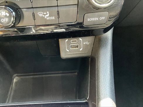 Used 2024 Jeep Compass Latitude AWD/4WD image 17