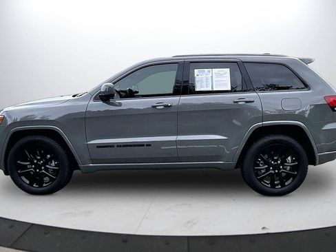 Certified 2022 Jeep Grand Cherokee Laredo X RWD image 5