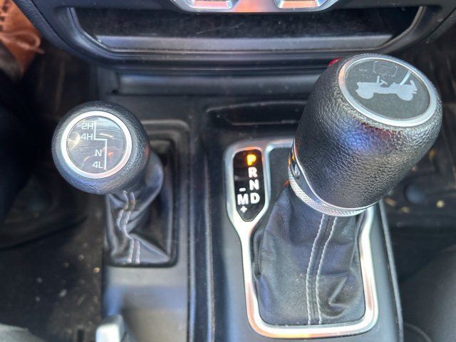 Used 2020 Jeep Wrangler Unlimited Sahara w/ Cold Weather Group AWD/4WD image 21