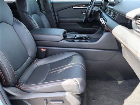 Used 2025 Honda Pilot TrailSport image 30