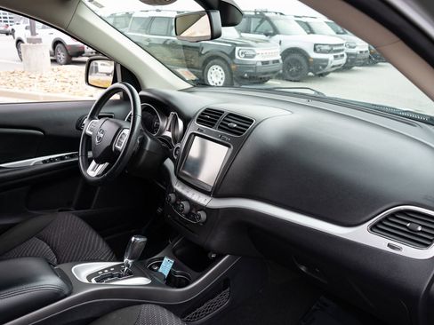 Used 2019 Dodge Journey SE w/ Safe & Sound Group FWD image 21
