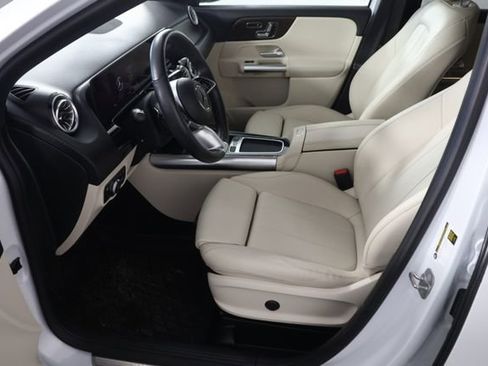 Used 2024 Mercedes-Benz GLA 250 4MATIC w/ Winter Heating Package image 19